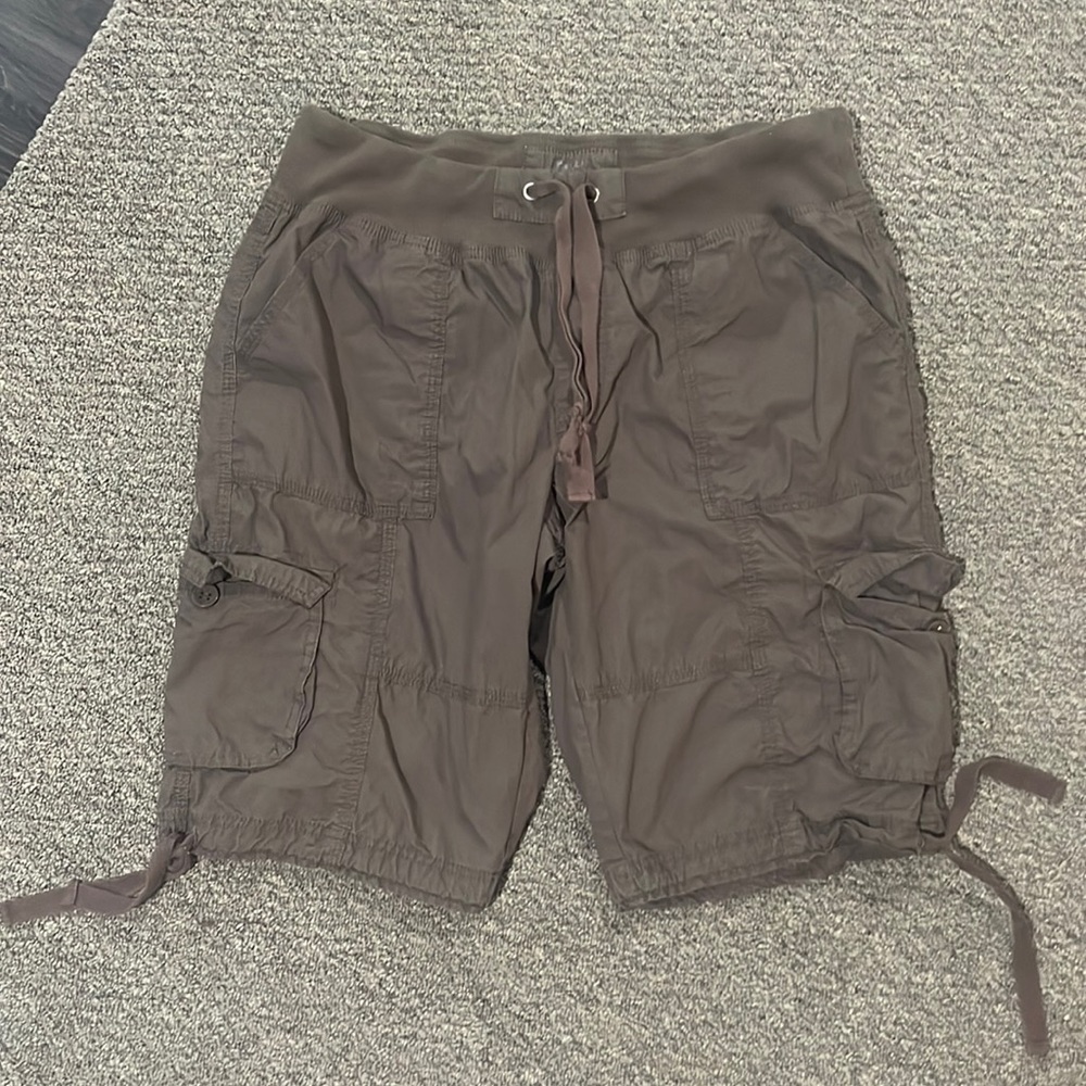 G.H Bass& Co. women’s s cargo Bermuda shorts size Large.